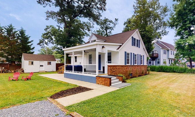Edgewater Casa | Beach cottage with firepit, grill, outdoor areas, AC, & W/D