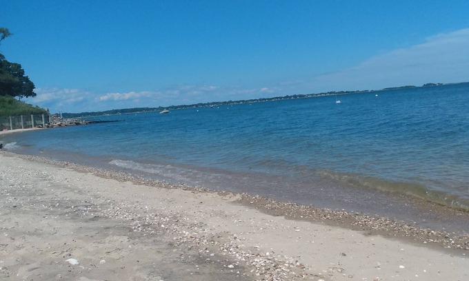 East Marion Cabaña | Boho cottage three houses from private bay beach. July 9,500.00 August 10,00.00