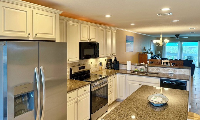 Villa Sabine Condominio | ¡NUEVO LISTADO! Playa deslumbrante!🏝LOCATIONx3! ¡CAMINAR A TODOS LADOS! Corazón de la playa de Pensacola!