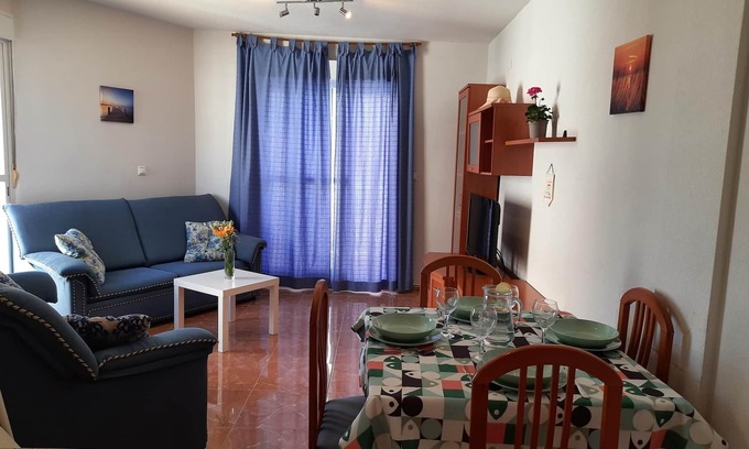Castell de Ferro Apartamento | Apartamento playero con vistas a la montaña