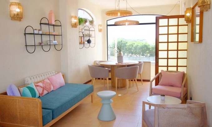 Praia das Macas Casa | Beach Escape in Algarve! Pet-friendly Hotel with Free Parking, Near Maçãs Beach!
