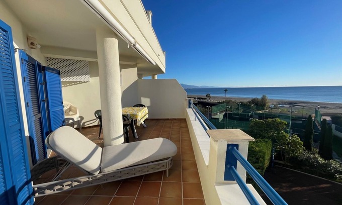 San Luis de Sabinillas Apartamento | Primera línea de playa, vistas al mar, Sabinillas