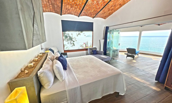 Los Pescadores Casa | Beach Front, Amazing, Private Home