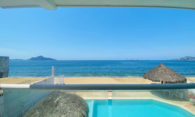 Manzanillo Apartamento | Beach front 2 bedroom, 2 bath 2nd floor condo with amazing views.