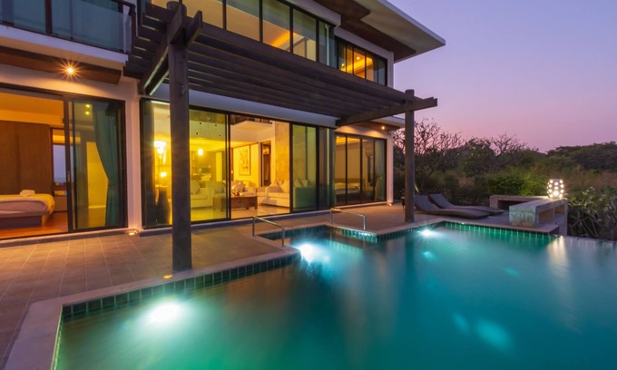 Khao Tao Villa | Beach Front 4 Bedroom Pool Villa RV