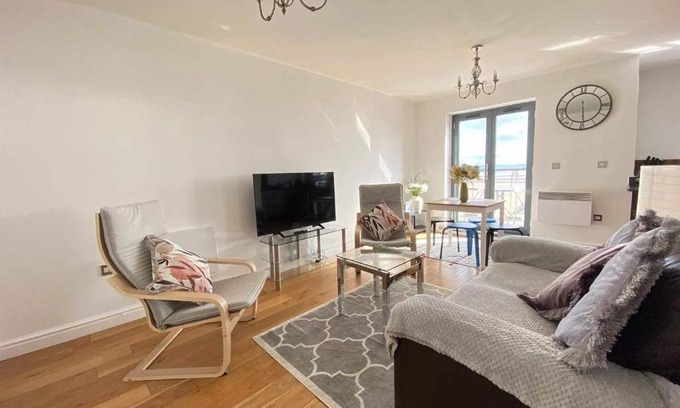 Castle Apartamento | Beach Front APT with Stunning Sea View