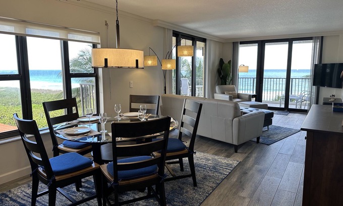 Fort Pierce Shores Condominio | Beach Front Condo with wrap around balcony - Next available Nov 2025