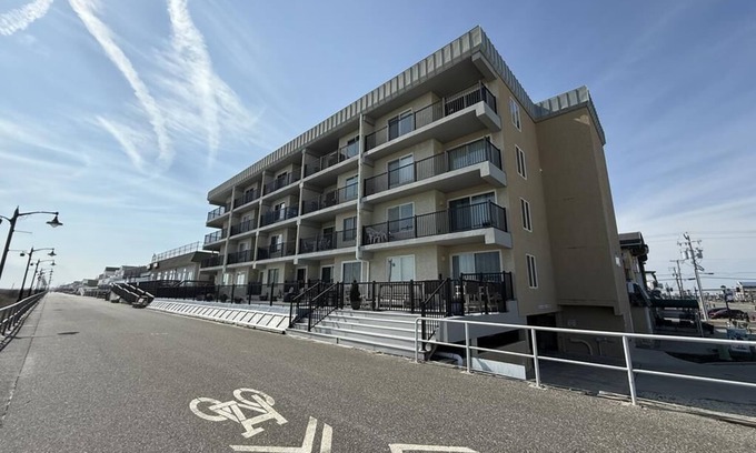Sea Isle City Condominio | Beach Front Condo with Fantastic Views