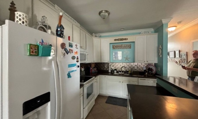 Pass Christian Condominio | Beach Front Cozy 2-bedroom condo in peaceful Pass Christian with WiFi, AC