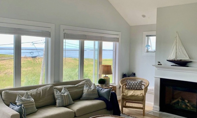 Newburyport Casa | Beach Front Getaway