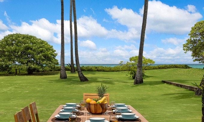 Kalama Tract Casa | Beach Front Kailua with Large Lawn
