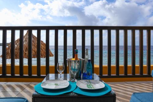 Jan Thiel Apartamento | Beach front luxury living - 2 bedroom condo with sea view