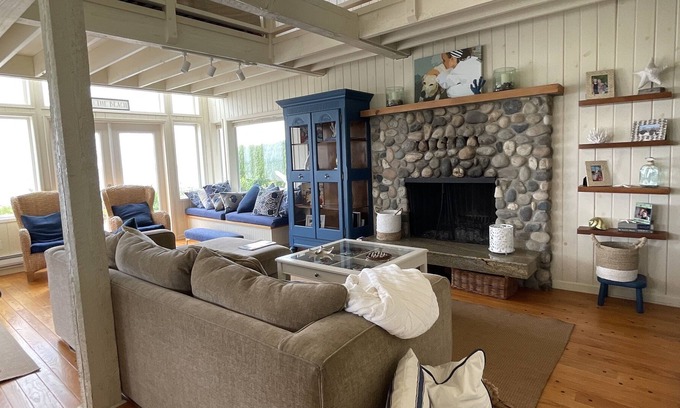Point Roberts Casa | Beach Front Maple Beach Home