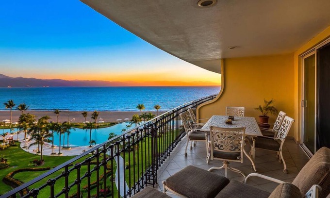 Marina Vallarta Apartamento | Beach Front-Ocean Views-Marina Luxury Condo-BVG