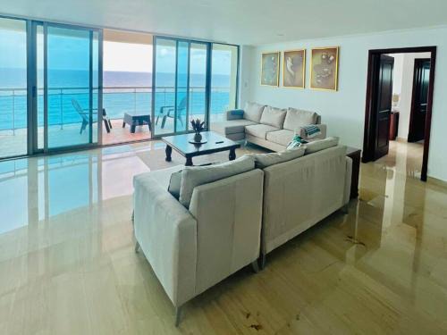 San Geronimo Apartamento | Beach Front Penthouse in Exclusive Tower