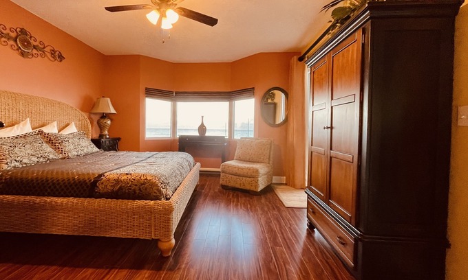 El Centro Beach Condominio | Beach front. - STUNNING 1593 ft beachfront condo. - No elevators needed