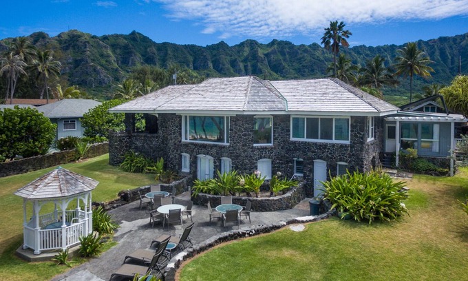 Waimanalo Beach Casa | Waimanalo Beachfront para hasta 8 personas. Alquiler de vacaciones con licencia # 90 / TVU-0235