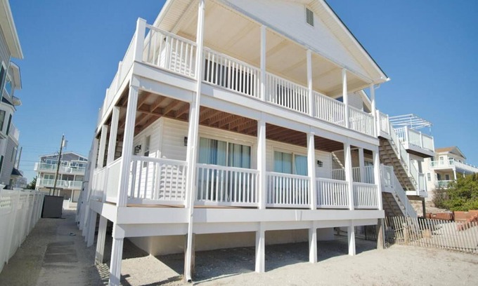 Dennisville Casa | Beach Front with Stunning Beach Views!