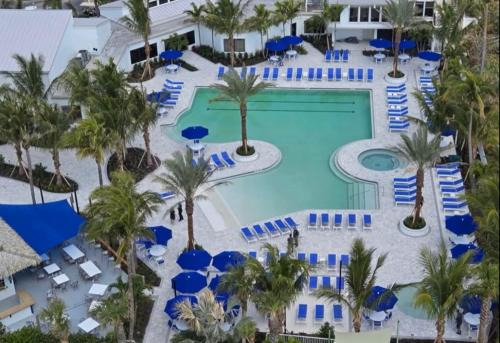 Fort Pierce Apartamento | Beach Getaway - Ocean beach, tennis, golf, pool with tiki bar