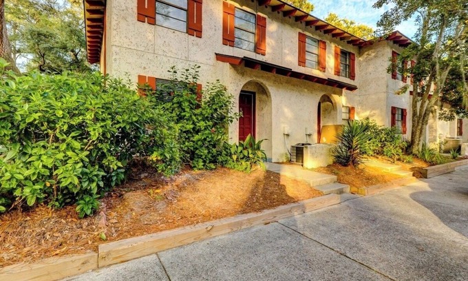 Palmetto Dunes Cabaña | Beach Getaway 2BR w/Pool + Modern Comforts