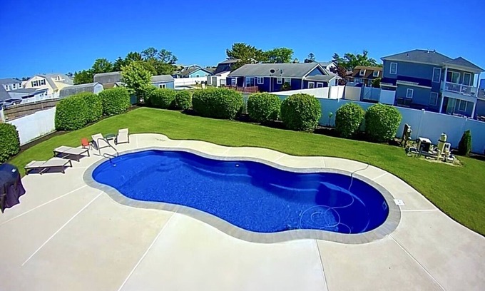 Southend Casa | Beach Getaway with Private Pool