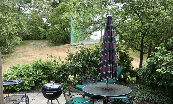Tisbury Cabaña | Beach Guest House