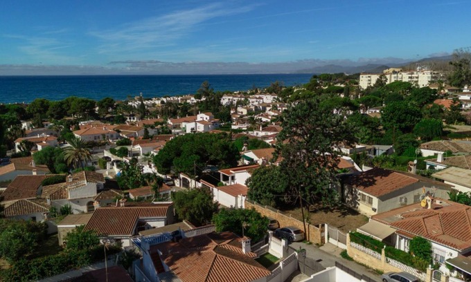 Urbanizacion Costabella Casa | Casa vacacional en la playa con terraza privada y barbacoa, Costabella