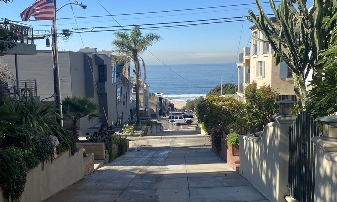 Gas Lamp Section Apartamento | Beautiful Beach Home 3 blocks to the white sand.