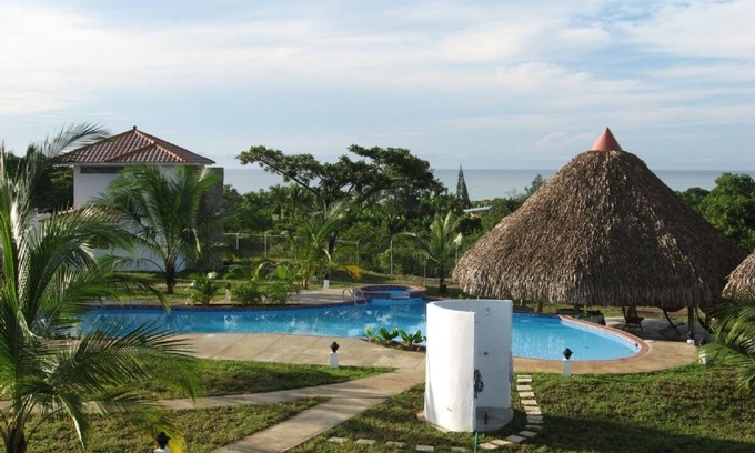 Rio Mar Casa | Casa de Playa en el paraíso w / vista al mar, acceso a la playa, piscina, Wi-Fi, A / C y TV por cable
