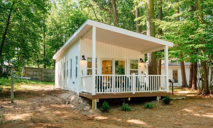 Mayfield Casa | Backwoods Retreat | Abutus Lake | Pontoon Rentals
