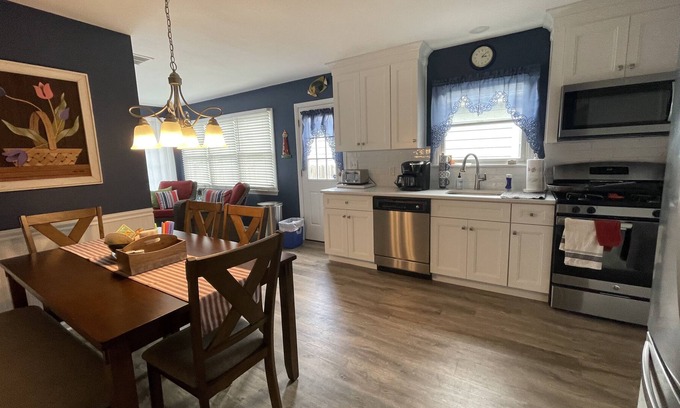 Bay Head Casa | Beach House, renovated 2022, walking distance to beach, private backyard