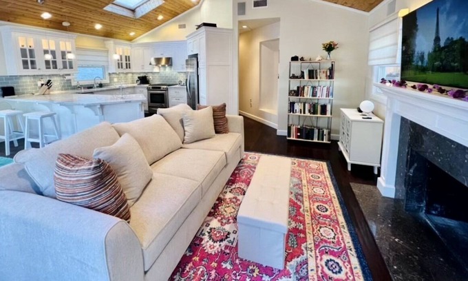 Hermosa Beach Cabaña | Beach House- 30 Second Walk To The Beach!