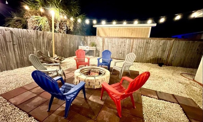 Crescent Beach Casa | Beach House 3bds2baths w/ Free Garage Prkng for 10 guests - Travelers Welcome