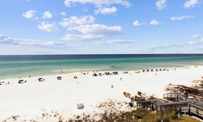 Walton County Condominio | Beach House 402d 2 Bedroom Condo by RedAwning