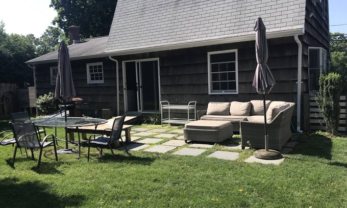 East Quogue Casa | Beach House comfortable, clean and close to beaches,wineries,jitney