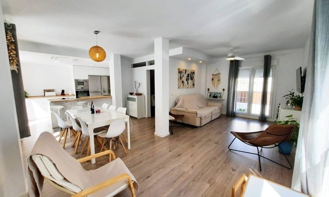 Rota Casa | Casa en la playa totalmente reformada con capacidad para 13 personas.