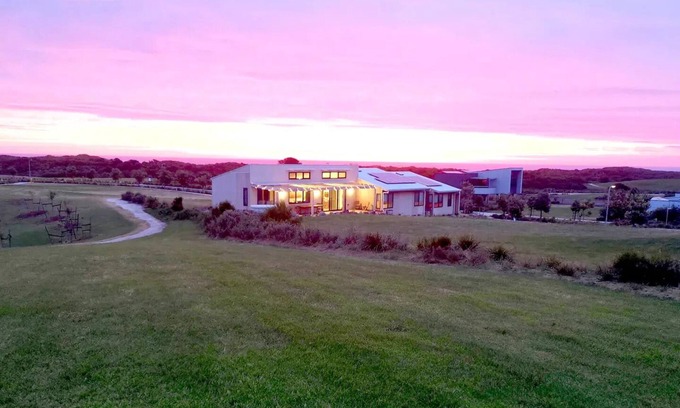 Cape Paterson Casa | Beach house in award-winning Eco Village surrounded by stunning beaches.nn