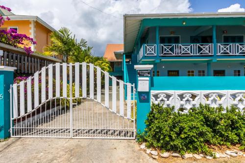 Bon Accord Village Apartamento | Beach House In Crown Point- walk to the beach