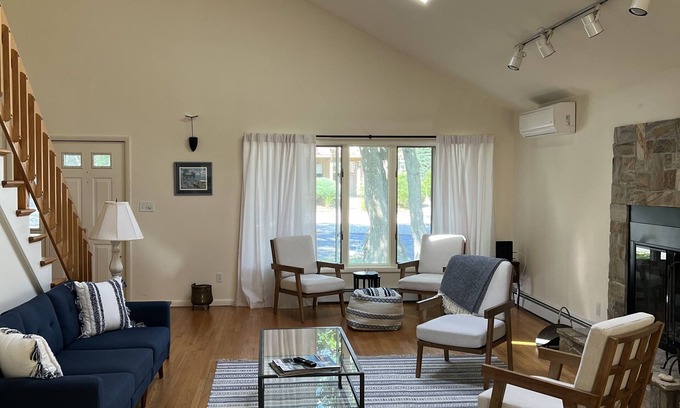 Culloden Shores Casa | Beach house in Montauk - a short walk to a private beach.