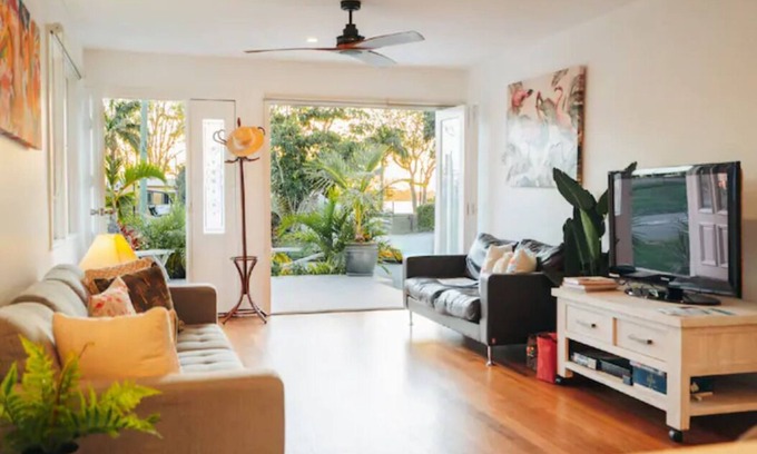 Bongaree Casa | Beach House on Queen - *Pet friendly* Water Views