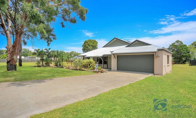 Woodgate Casa | Beach house one street from the Beach