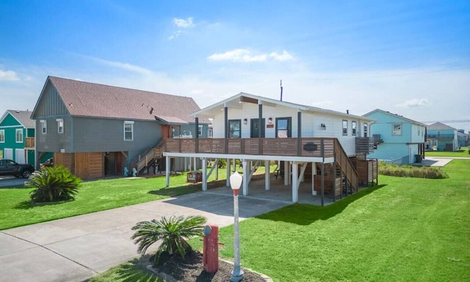 Galveston Casa | Beach House with Luxury Bath, Steps to the Ocean