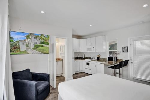 Hendricks and Venice Isles Apartamento | Beach Isles Modern Studio Apartment in Fort Lauderdale