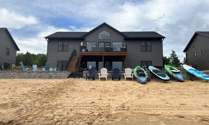 New Lisbon Casa | Beach Lake Retreat with Private Lake and Hot Tub