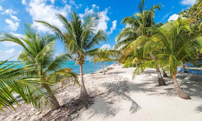 Bodden Town Apartamento | Beach Living at Moon Bay with SeaView