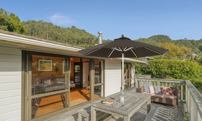 Hahei Casa | Beach Lovers Bach - Hahei Holiday Home