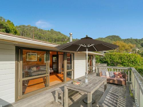 Hahei Casa | Beach Lovers Bach - Hahei Holiday Home