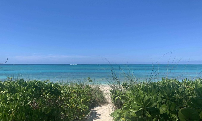 Westwind Condominio | Beach'n Barefoot - nestled on the sands of Love Beach - max guests 2