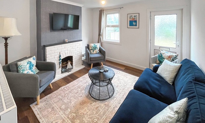 Margate Cabaña | Beach Oasis Cottage - UK48530