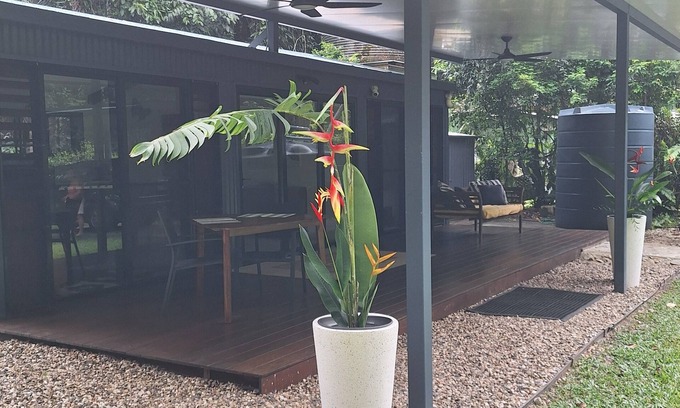 Thornton Beach Casa | beach over road, rainforest, cassowary, goanna , beach cafe, king bed , air con